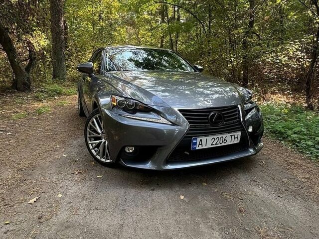 Серый Лексус ИС, объемом двигателя 2.5 л и пробегом 208 тыс. км за 13000 $, фото 1 на Automoto.ua