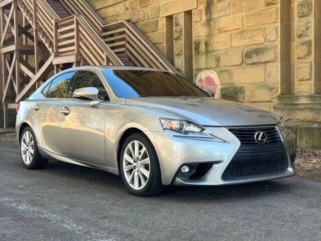 Сірий Лексус ІС, об'ємом двигуна 2.5 л та пробігом 112 тис. км за 4600 $, фото 1 на Automoto.ua
