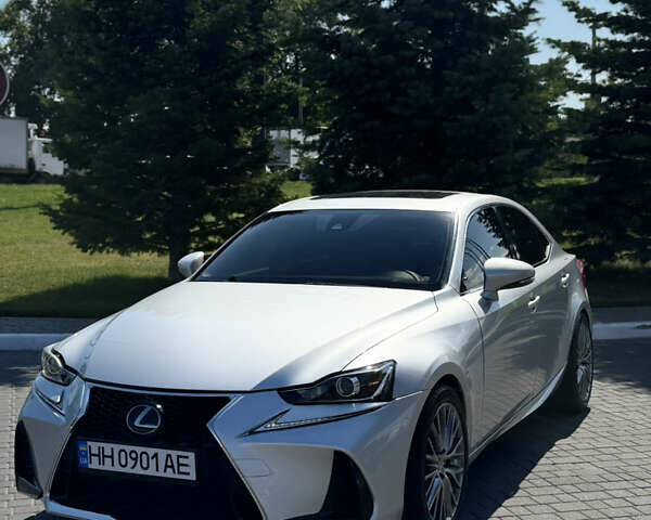 Серый Лексус ИС, объемом двигателя 2 л и пробегом 110 тыс. км за 18900 $, фото 1 на Automoto.ua