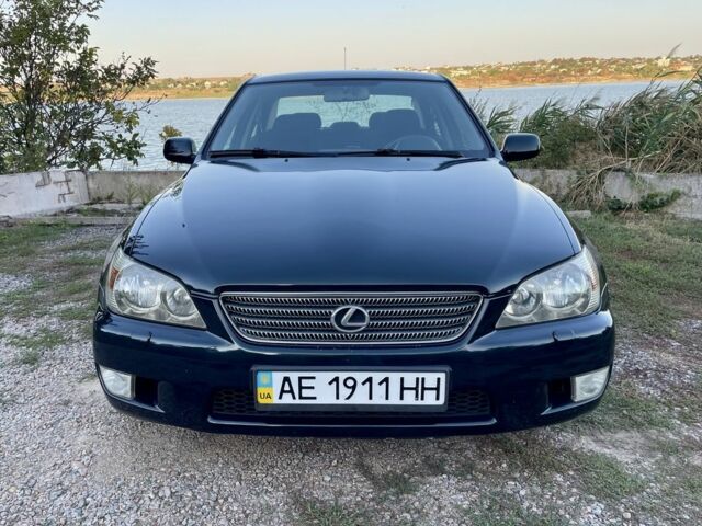 Зеленый Лексус ИС, объемом двигателя 2 л и пробегом 250 тыс. км за 4200 $, фото 1 на Automoto.ua