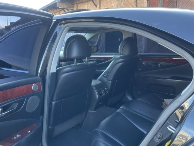 Черный Лексус ЛС 460, объемом двигателя 4.61 л и пробегом 0 тыс. км за 9300 $, фото 1 на Automoto.ua