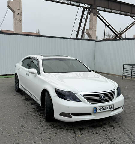 Білий Лексус ЛС, об'ємом двигуна 4.97 л та пробігом 320 тис. км за 12500 $, фото 1 на Automoto.ua