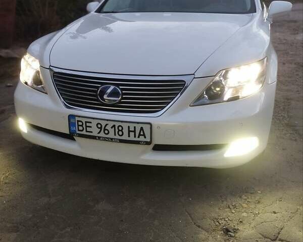 Белый Лексус ЛС, объемом двигателя 5 л и пробегом 219 тыс. км за 14500 $, фото 1 на Automoto.ua