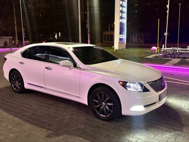 Білий Лексус ЛС, об'ємом двигуна 5 л та пробігом 330 тис. км за 11400 $, фото 1 на Automoto.ua