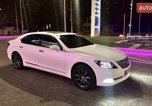 Белый Лексус ЛС, объемом двигателя 5 л и пробегом 330 тыс. км за 11000 $, фото 1 на Automoto.ua