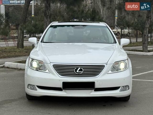 Білий Лексус ЛС, об'ємом двигуна 4.61 л та пробігом 160 тис. км за 11300 $, фото 1 на Automoto.ua