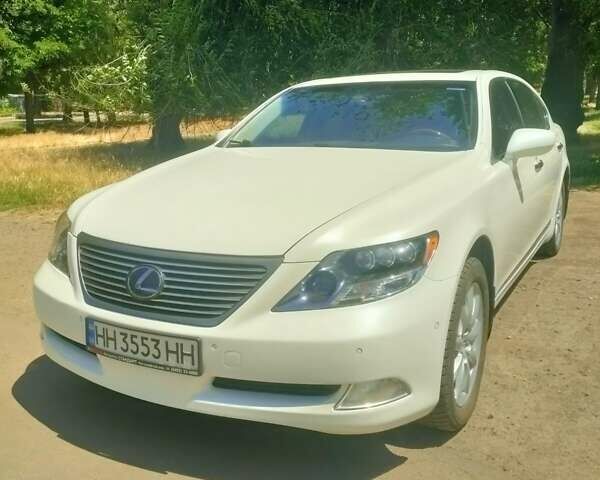 Білий Лексус ЛС, об'ємом двигуна 4.97 л та пробігом 388 тис. км за 13200 $, фото 1 на Automoto.ua