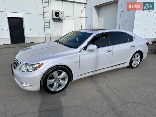 Белый Лексус ЛС, объемом двигателя 4.61 л и пробегом 233 тыс. км за 9900 $, фото 1 на Automoto.ua