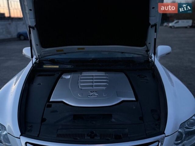 Белый Лексус ЛС, объемом двигателя 4.61 л и пробегом 185 тыс. км за 15000 $, фото 1 на Automoto.ua