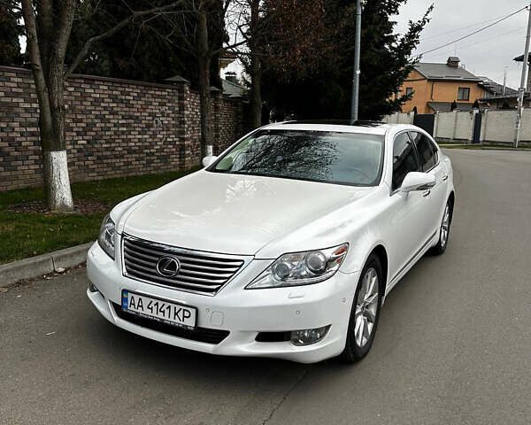 Белый Лексус ЛС, объемом двигателя 4.61 л и пробегом 173 тыс. км за 12999 $, фото 1 на Automoto.ua