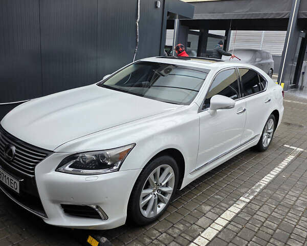 Белый Лексус ЛС, объемом двигателя 4.6 л и пробегом 111 тыс. км за 28000 $, фото 1 на Automoto.ua