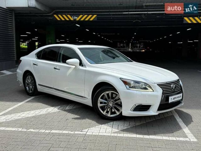 Белый Лексус ЛС, объемом двигателя 4.61 л и пробегом 169 тыс. км за 22490 $, фото 1 на Automoto.ua