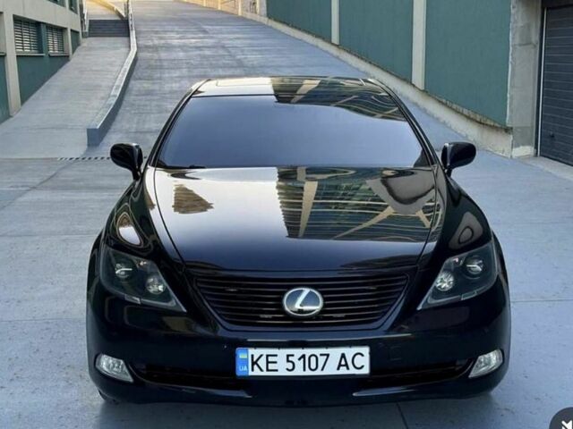 Черный Лексус ЛС, объемом двигателя 4.6 л и пробегом 285 тыс. км за 13000 $, фото 1 на Automoto.ua