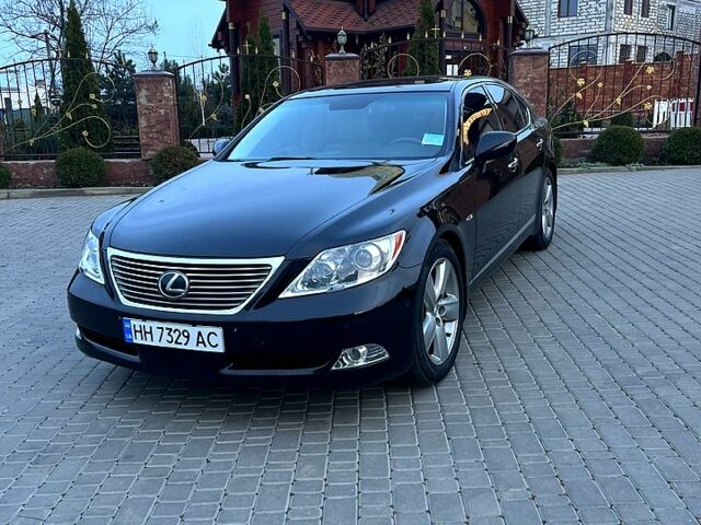 Черный Лексус ЛС, объемом двигателя 4.6 л и пробегом 200 тыс. км за 13500 $, фото 1 на Automoto.ua