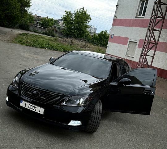Черный Лексус ЛС, объемом двигателя 4.6 л и пробегом 200 тыс. км за 12221 $, фото 1 на Automoto.ua
