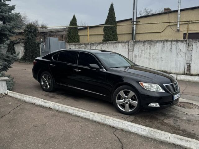 Черный Лексус ЛС, объемом двигателя 4.6 л и пробегом 310 тыс. км за 9000 $, фото 1 на Automoto.ua