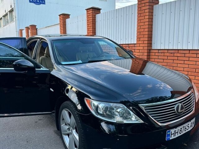 Черный Лексус ЛС, объемом двигателя 4.6 л и пробегом 265 тыс. км за 10000 $, фото 1 на Automoto.ua