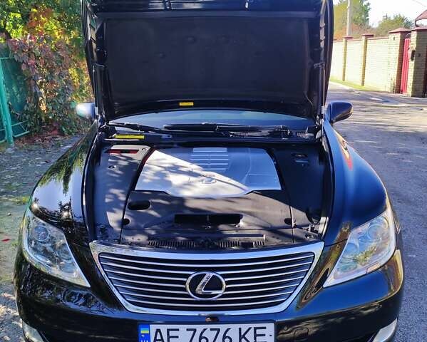 Черный Лексус ЛС, объемом двигателя 4.61 л и пробегом 100 тыс. км за 19000 $, фото 1 на Automoto.ua
