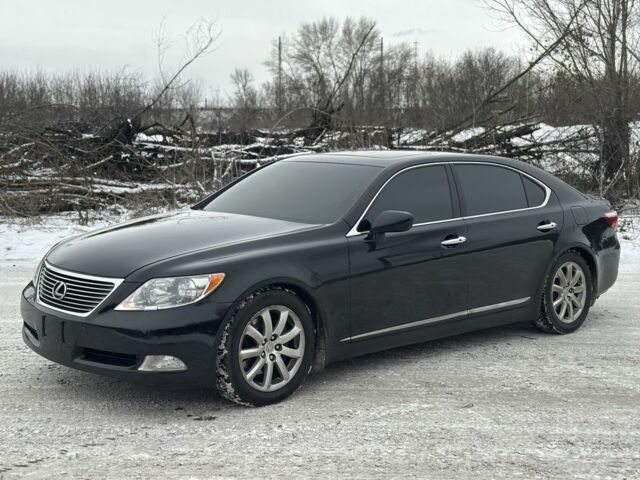 Черный Лексус ЛС, объемом двигателя 4.6 л и пробегом 247 тыс. км за 12000 $, фото 1 на Automoto.ua