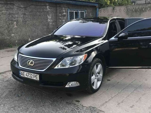 Черный Лексус ЛС, объемом двигателя 4.6 л и пробегом 199 тыс. км за 9000 $, фото 1 на Automoto.ua