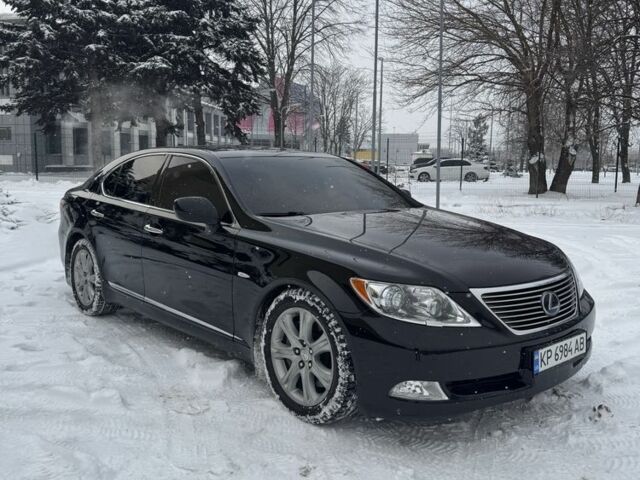 Черный Лексус ЛС, объемом двигателя 4.6 л и пробегом 302 тыс. км за 9999 $, фото 1 на Automoto.ua