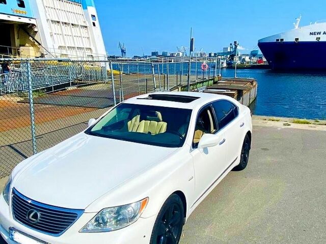 Лексус ЛС, объемом двигателя 4.6 л и пробегом 300 тыс. км за 8500 $, фото 1 на Automoto.ua
