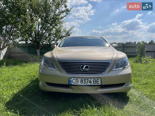 Желтый Лексус ЛС, объемом двигателя 4.61 л и пробегом 200 тыс. км за 18500 $, фото 1 на Automoto.ua
