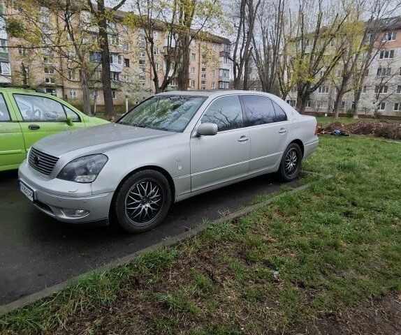 Серый Лексус ЛС, объемом двигателя 4.3 л и пробегом 340 тыс. км за 6900 $, фото 1 на Automoto.ua