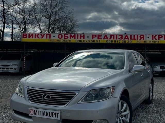 Серый Лексус ЛС, объемом двигателя 0 л и пробегом 200 тыс. км за 7999 $, фото 1 на Automoto.ua