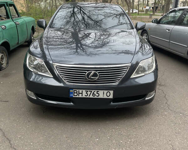 Серый Лексус ЛС, объемом двигателя 4.61 л и пробегом 293 тыс. км за 11500 $, фото 1 на Automoto.ua