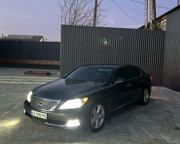 Сірий Лексус ЛС, об'ємом двигуна 4.6 л та пробігом 183 тис. км за 10999 $, фото 1 на Automoto.ua