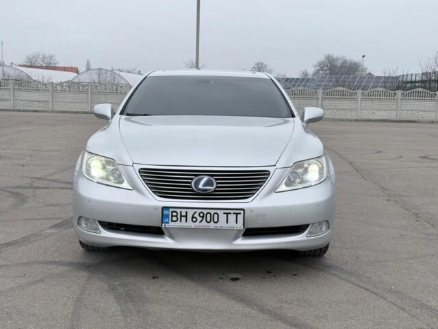 Серый Лексус ЛС, объемом двигателя 4.6 л и пробегом 230 тыс. км за 10300 $, фото 1 на Automoto.ua