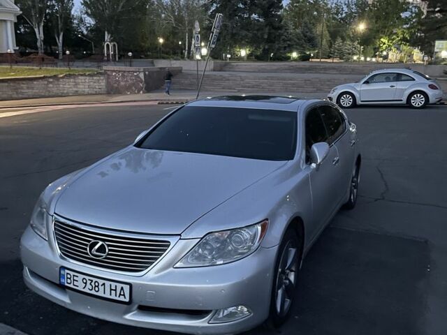 Серый Лексус ЛС, объемом двигателя 4.6 л и пробегом 190 тыс. км за 10499 $, фото 1 на Automoto.ua