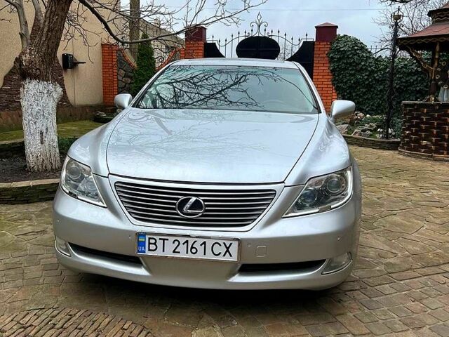 Серый Лексус ЛС, объемом двигателя 4.6 л и пробегом 241 тыс. км за 12000 $, фото 1 на Automoto.ua