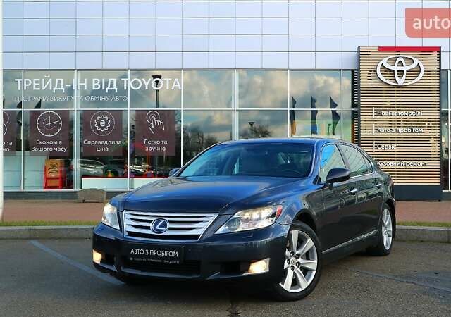 Серый Лексус ЛС, объемом двигателя 5 л и пробегом 164 тыс. км за 11971 $, фото 1 на Automoto.ua