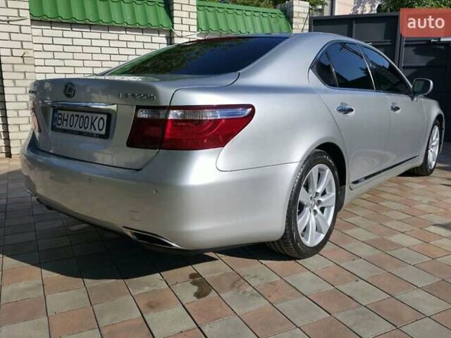 Серый Лексус ЛС, объемом двигателя 5 л и пробегом 280 тыс. км за 17999 $, фото 1 на Automoto.ua