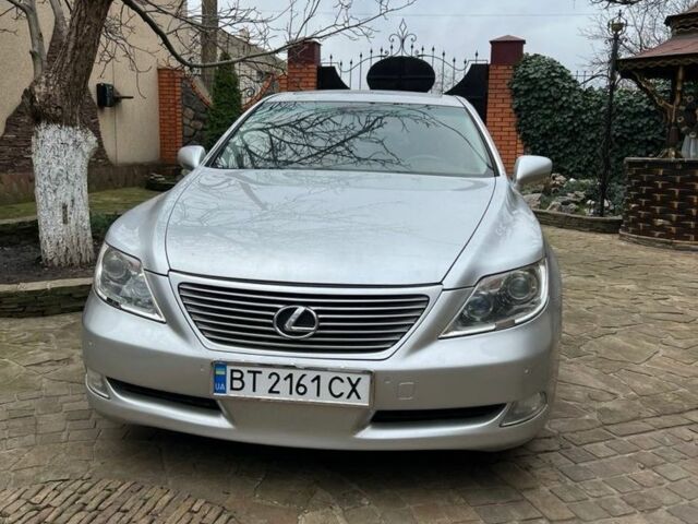 Серый Лексус ЛС, объемом двигателя 4.6 л и пробегом 241 тыс. км за 11088 $, фото 1 на Automoto.ua