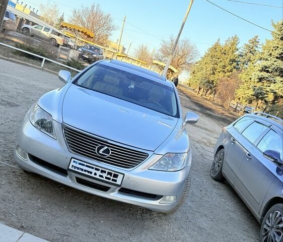 Сірий Лексус ЛС, об'ємом двигуна 4.6 л та пробігом 238 тис. км за 12500 $, фото 1 на Automoto.ua