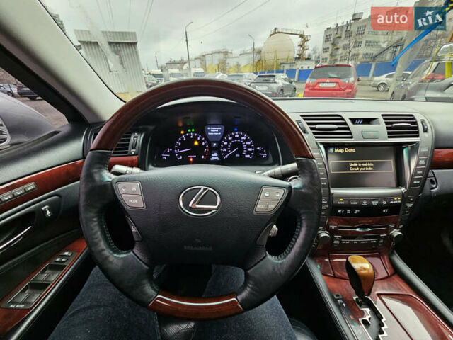 Серый Лексус ЛС, объемом двигателя 4.61 л и пробегом 290 тыс. км за 9000 $, фото 1 на Automoto.ua