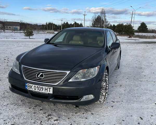 Серый Лексус ЛС, объемом двигателя 4.6 л и пробегом 258 тыс. км за 14300 $, фото 1 на Automoto.ua