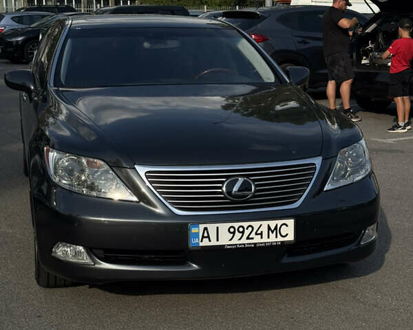 Сірий Лексус ЛС, об'ємом двигуна 4.6 л та пробігом 195 тис. км за 10900 $, фото 1 на Automoto.ua