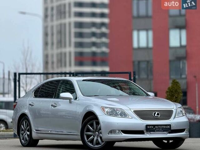 Серый Лексус ЛС, объемом двигателя 4.61 л и пробегом 275 тыс. км за 11500 $, фото 1 на Automoto.ua