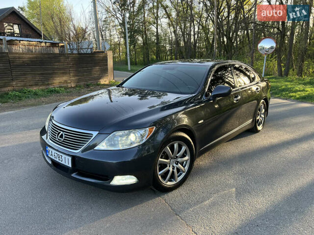 Серый Лексус ЛС, объемом двигателя 4.61 л и пробегом 238 тыс. км за 13000 $, фото 1 на Automoto.ua