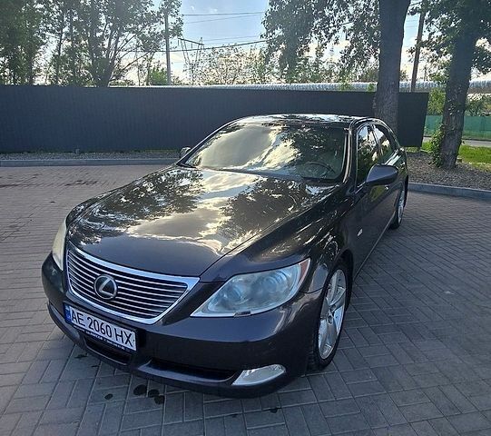 Сірий Лексус ЛС, об'ємом двигуна 4.61 л та пробігом 240 тис. км за 14000 $, фото 1 на Automoto.ua