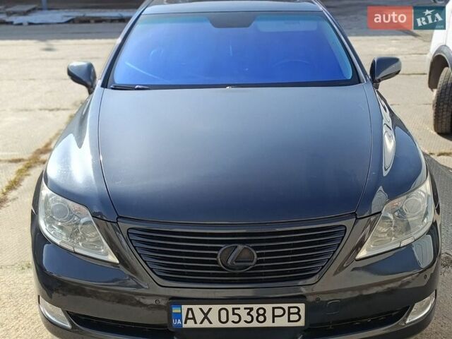 Серый Лексус ЛС, объемом двигателя 4.6 л и пробегом 269 тыс. км за 9200 $, фото 1 на Automoto.ua