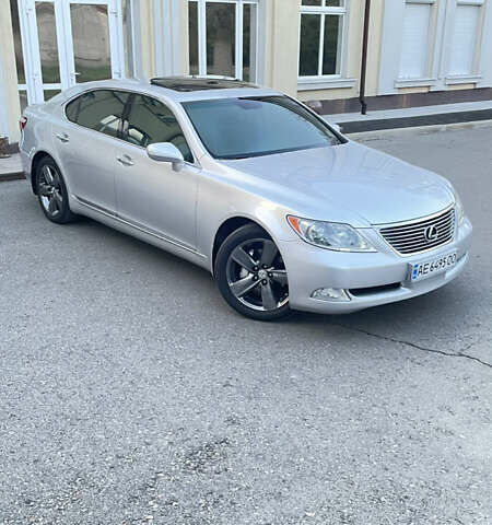 Серый Лексус ЛС, объемом двигателя 4.61 л и пробегом 203 тыс. км за 14000 $, фото 1 на Automoto.ua