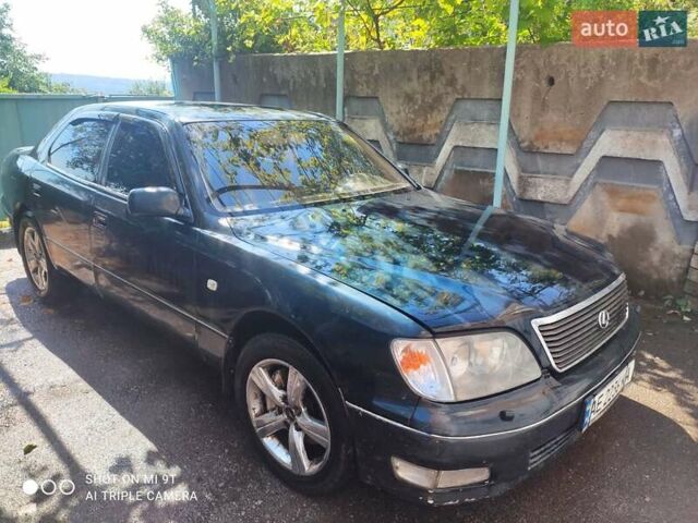 Зеленый Лексус ЛС, объемом двигателя 4 л и пробегом 300 тыс. км за 3000 $, фото 1 на Automoto.ua