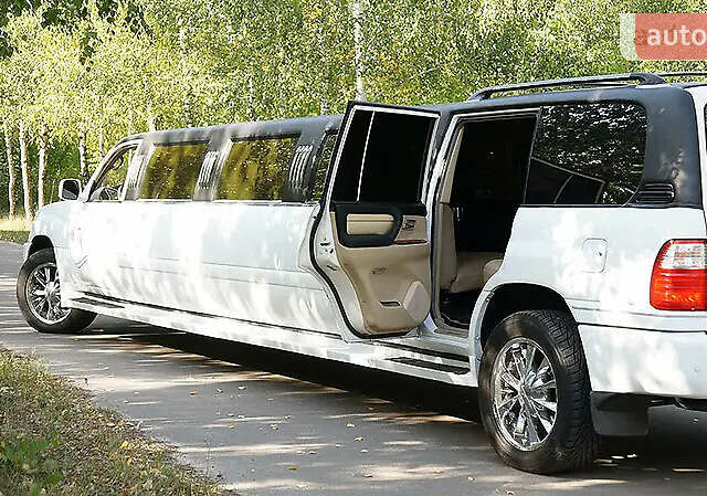 Белый Лексус ЛХ, объемом двигателя 4.7 л и пробегом 111 тыс. км за 10000 $, фото 1 на Automoto.ua