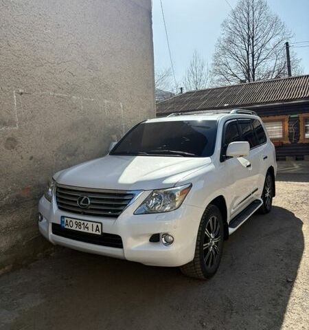 Белый Лексус ЛХ, объемом двигателя 5.7 л и пробегом 295 тыс. км за 24500 $, фото 1 на Automoto.ua