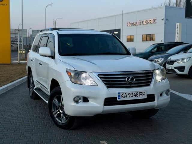 Белый Лексус ЛХ, объемом двигателя 5.7 л и пробегом 238 тыс. км за 21000 $, фото 1 на Automoto.ua